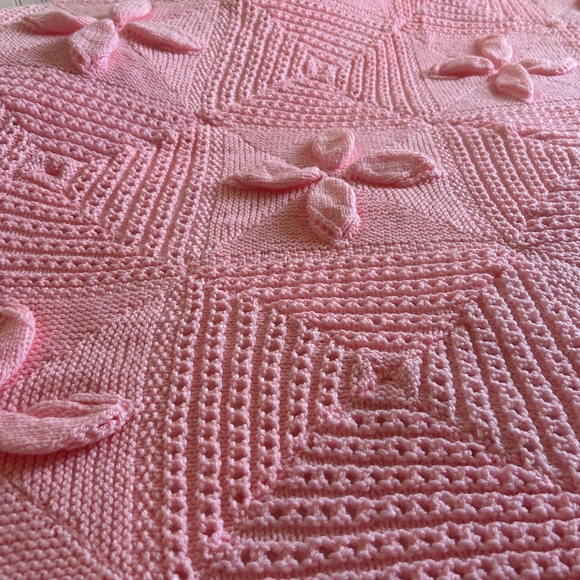Vintage Handmade Pink Knit Quilt with Floral Design - Picture 2 of 5